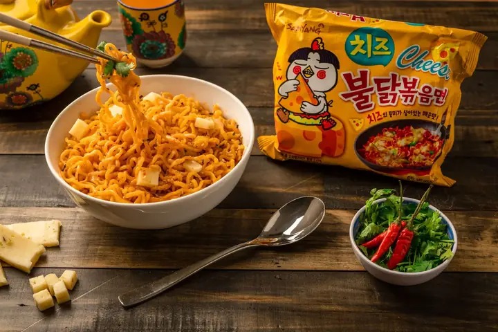 Mì Gà Cay Phô Mai Samyang Gói 140g