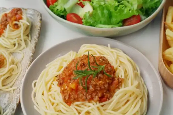 Cách Nấu Mì Spaghetti Sốt Cà Chua Đơn Giản, Thơm Ngon Cách Nấu Mì Spaghetti Sốt Cà Chua Đơn Giản, Thơm Ngon