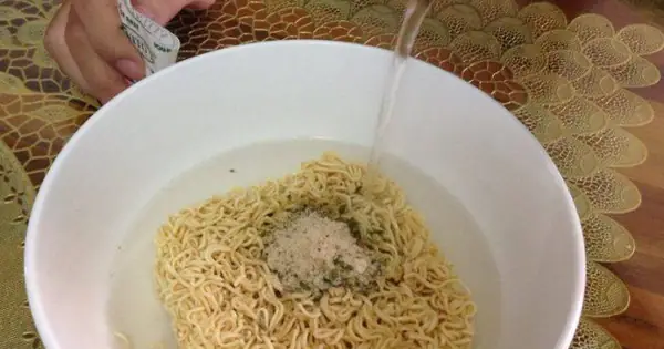 Hướng Dẫn Cách Nấu Mì Tôm Không Độc Hại Đảm Bảo Sức Khỏe