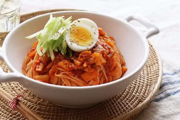 Cách Nấu Mì Trộn Hàn Quốc Chuẩn Vị Tại Nhà Đơn Giản