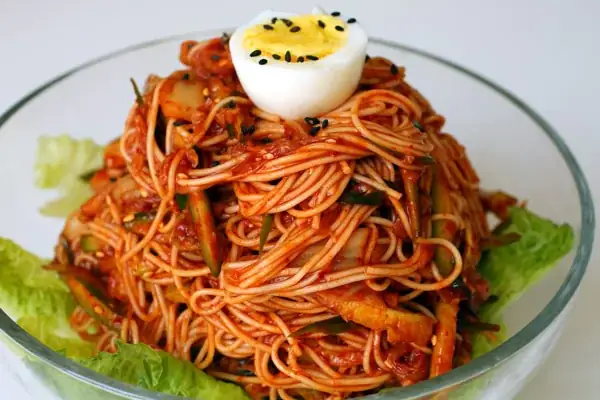 Cách Nấu Mì Trộn Hàn Quốc Chuẩn Vị Tại Nhà Đơn Giản