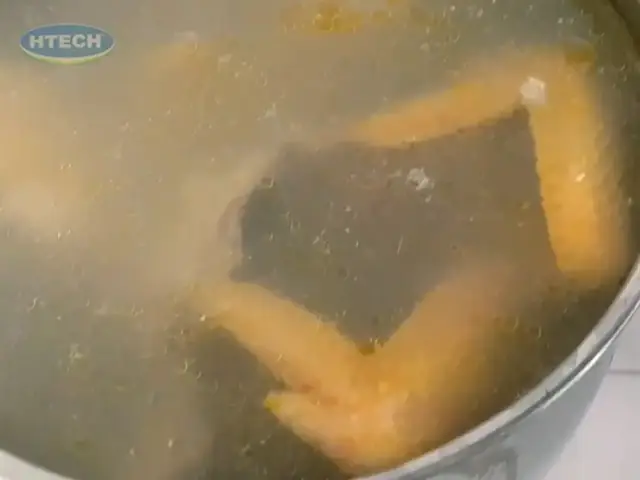 3.1. Nấu nước dùng trong, ngọt tự nhiên và xào nấm hương mộc nhĩ