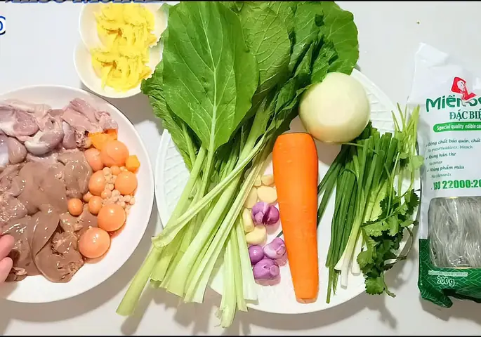 Công thức nấu miến lòng gà trứng non đơn giản, thơm ngon Công thức nấu miến lòng gà trứng non đơn giản, thơm ngon