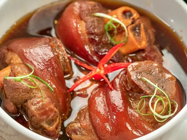 Hướng Dẫn Cách Nấu Món Giò Heo Kho Sả Ớt Chuẩn Vị Gia Đình