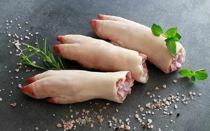 Hướng Dẫn Cách Nấu Món Giò Heo Kho Sả Ớt Chuẩn Vị Gia Đình