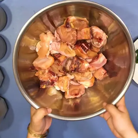 Cách Nấu Món Thịt Gà Rang Đậm Đà, Thơm Lừng Ngay Tại Nhà Cách Nấu Món Thịt Gà Rang Đậm Đà, Thơm Lừng Ngay Tại Nhà