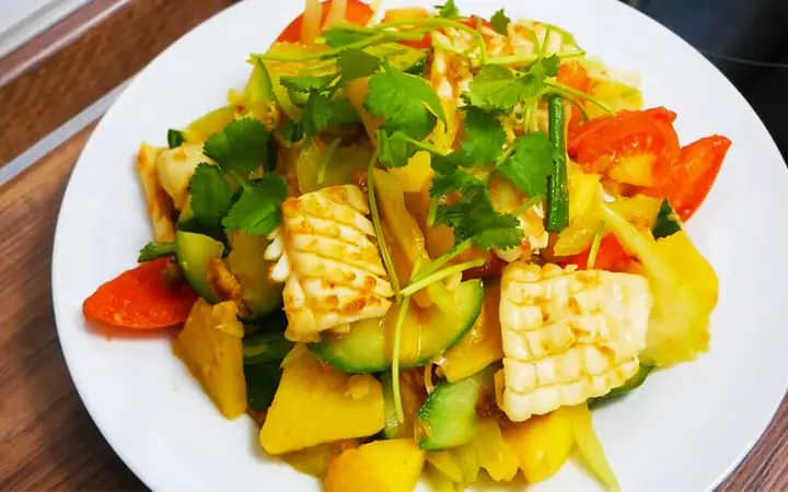 Hướng dẫn chi tiết cách nấu mực chua ngọt ngon chuẩn vị