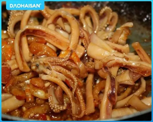 Cách nấu mực khô xào chua ngọt chuẩn vị, dễ làm tại nhà