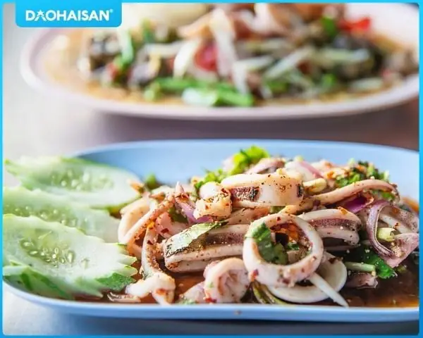 Hướng dẫn chi tiết cách nấu mực xào dưa leo ngon giòn tại nhà