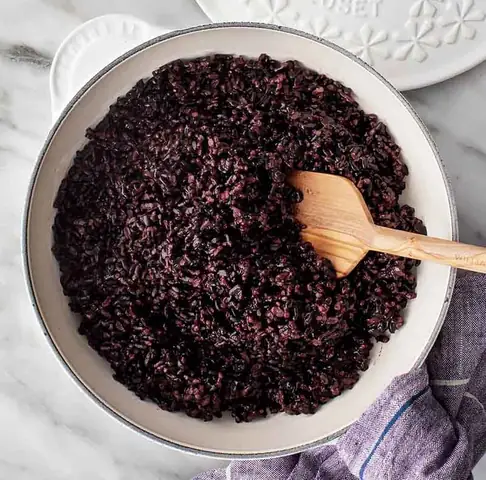 Hướng Dẫn Chi Tiết Cách Nấu Nếp Cẩm Bằng Nồi Cơm Điện Tại Nhà