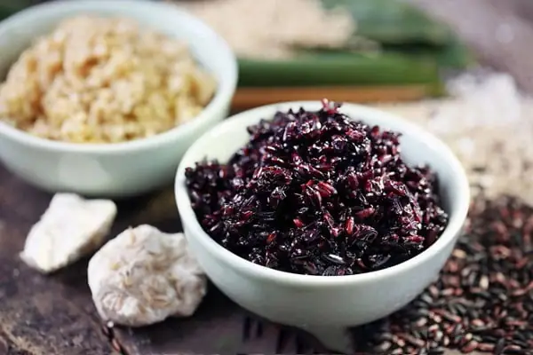 Hướng Dẫn Chi Tiết Cách Nấu Nếp Cẩm Ngâm Rượu Thơm Ngon Tại Nhà