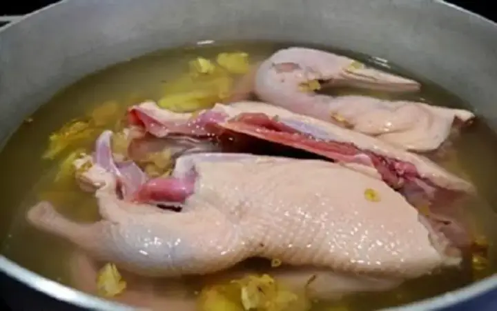 Cách nấu ngan với măng khô chuẩn vị, đậm đà khó cưỡng