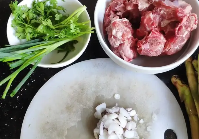 Cách nấu ngó khoai với cá ngon, không ngứa, đậm vị quê nhà Cách nấu ngó khoai với cá ngon, không ngứa, đậm vị quê nhà