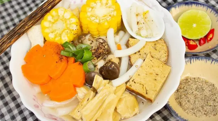 3. Nấu Nui Rau Củ Chay