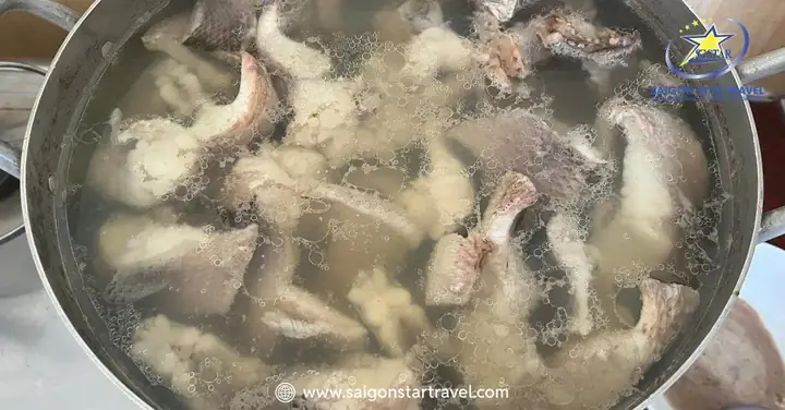 Hướng Dẫn Từng Bước Cách Nấu Nước Bún Cá Lóc Miền Tây