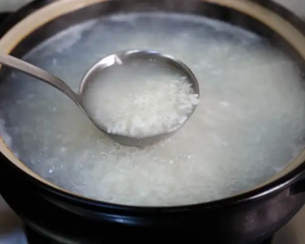 Hướng dẫn cách nấu nước cháo loãng cho bé ăn dặm