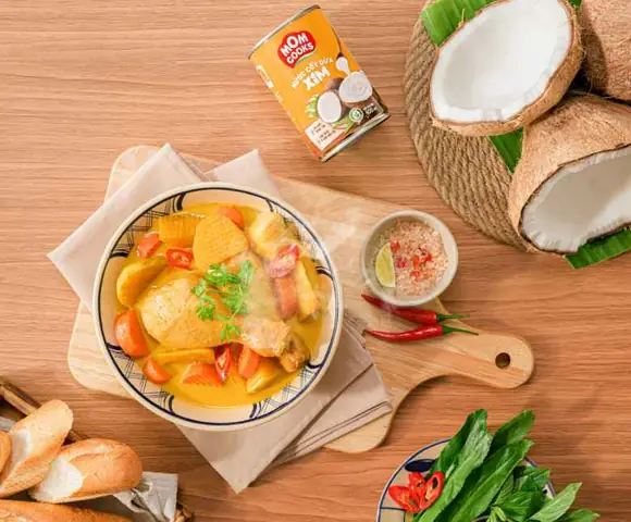 Thêm rau củ vào nồi cari