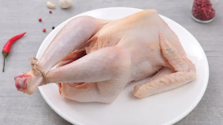 2.2 Cách sơ chế gà