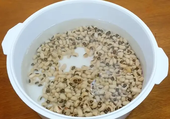 Ngâm đậu trắng