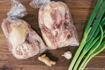 Cách Nấu Nước Dùng Gà Thơm Ngon, Trong Vắt Chuẩn Vị Tại Nhà