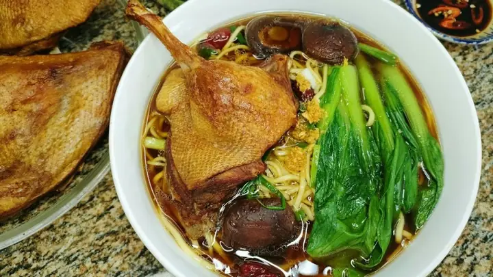 Hướng Dẫn Chi Tiết Cách Nấu Nước Dùng Mì Chuẩn Vị Tại Nhà