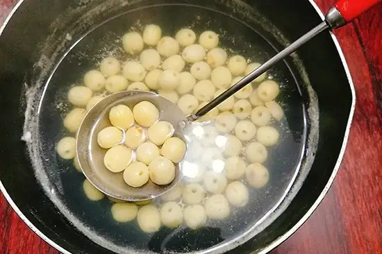 Hướng Dẫn Chi Tiết Cách Nấu Nước Hạt Sen Bổ Dưỡng Ngay Tại Nhà