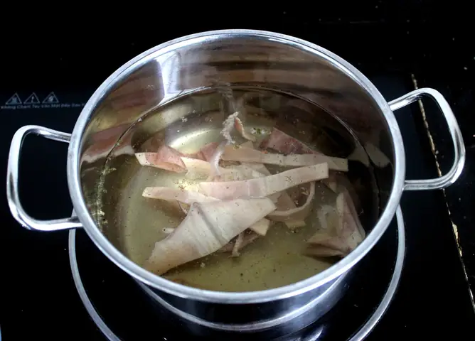 Cách Nấu Nước Lèo Bằng Mực Khô Thơm Ngọt Chuẩn Vị Gia Đình