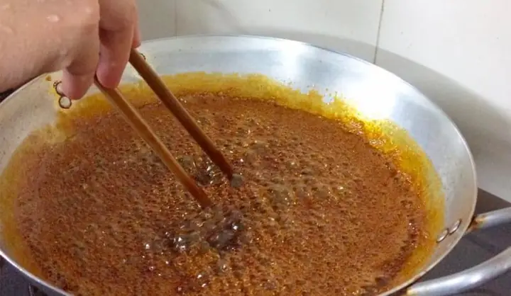 Hướng Dẫn Chi Tiết Cách Nấu Nước Màu Bằng Đường Tại Nhà