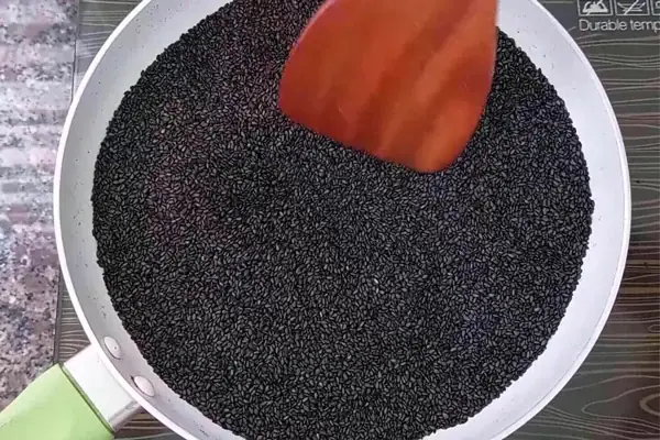 Sơ chế mè đen