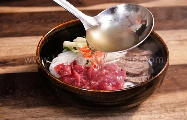 Hướng Dẫn Chi Tiết Cách Nấu Nước Phở Trâu Thơm Ngon Chuẩn Vị