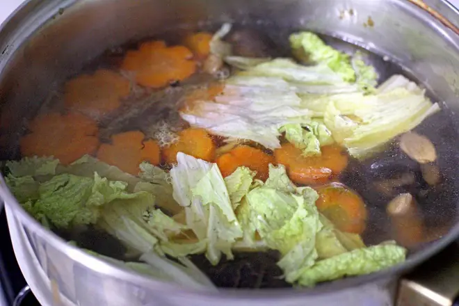 Bước 2. Cách nấu nước dùng