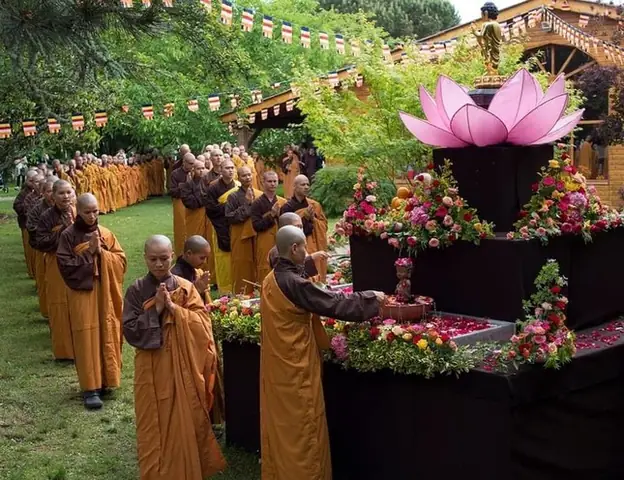 Hướng Dẫn Chi Tiết Cách Nấu Nước Tắm Phật Truyền Thống