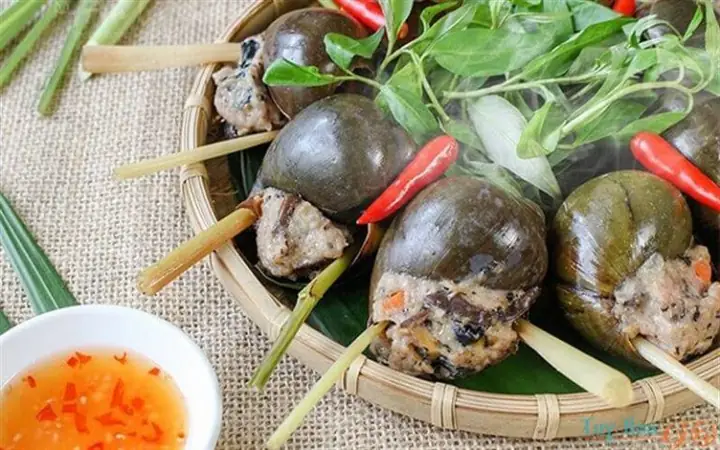 3. Hấp ốc + pha nước chấm