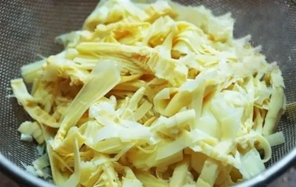 Cách Nấu Ốc Quắn Xào Măng Ngon Chuẩn Vị Tại Nhà