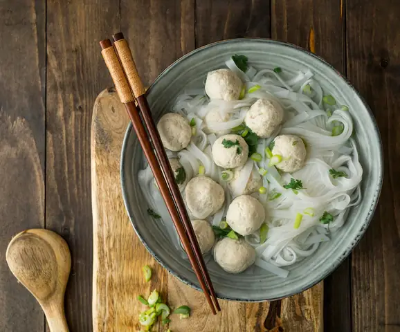 Hướng Dẫn Chi Tiết Cách Nấu Phở Bằng Tiếng Anh Chuẩn Vị Việt