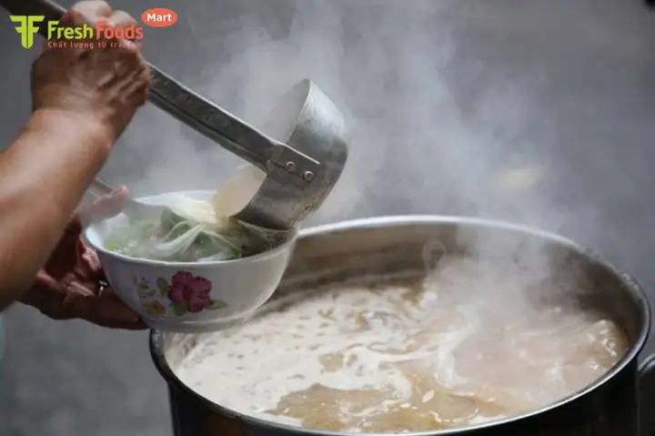 Cách Nấu Phở Nạm Bò Chuẩn Vị Hà Nội: Hướng Dẫn Chi Tiết