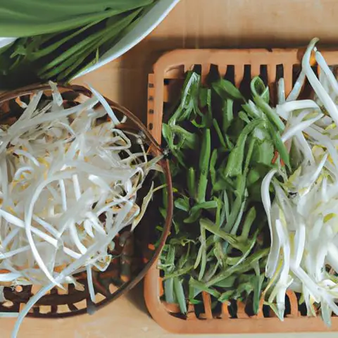 3. Gia Vị và Nước Dùng