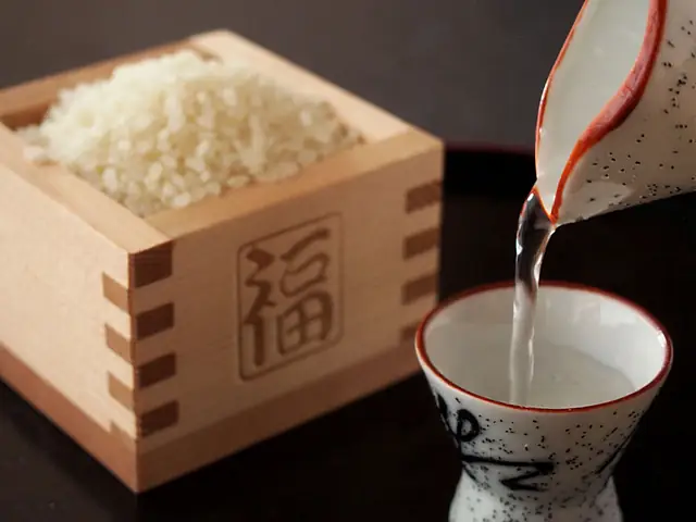 Hướng Dẫn Chi Tiết Cách Nấu Rượu Gạo Truyền Thống