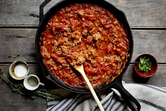 Cùng nấu nui xào thịt bằm sốt cà chua nào!