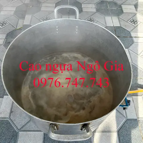 Luộc và làm sạch xương