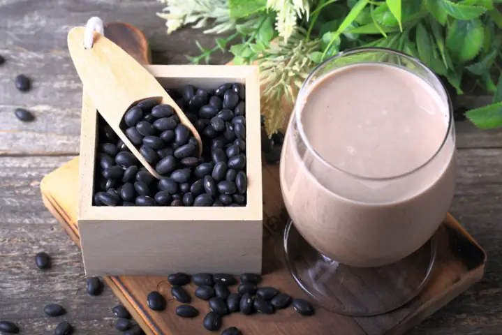 Cách nấu sữa đậu đen cho bé tại nhà thơm ngon, bổ dưỡng