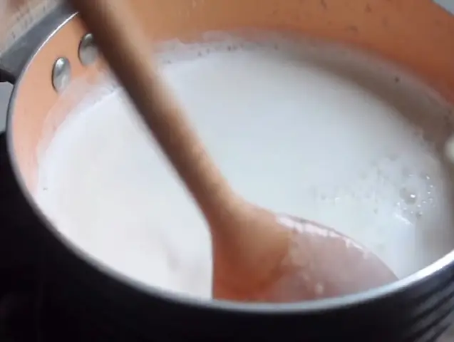 Bước 3: Nấu sữa