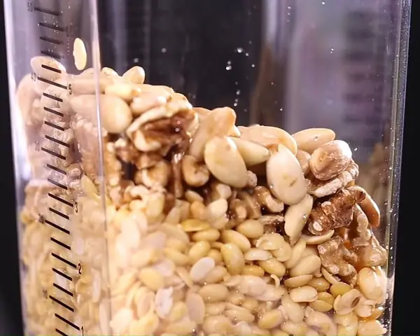 Bước 3: Xay các loại hạt