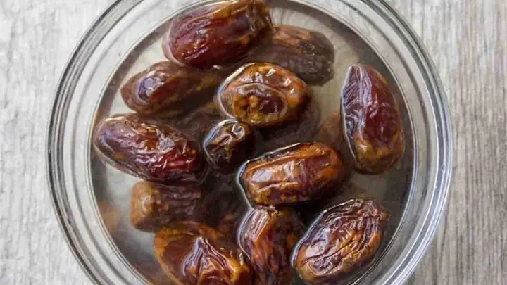 Bước 1: Ngâm các nguyên liệu