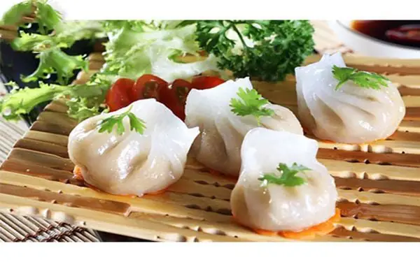 Thực hiện rã đông sủi cảo trước khi nấu