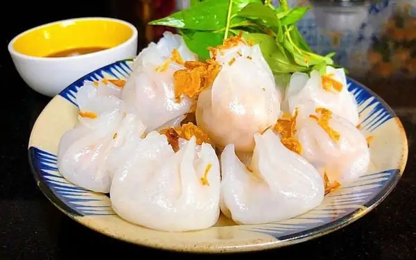 Cho sủi cảo vào nồi trước lúc nước sôi