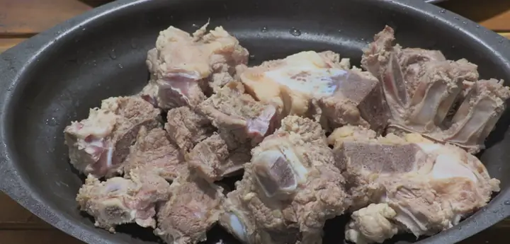 Cách chế biến sườn bò hấp xả