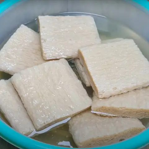 Sơ chế và chiên sơ sườn non chay giòn ngon