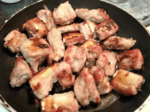 Cách Nấu Sườn Rim Dứa Đậm Đà, Chuẩn Vị Cho Bữa Cơm Gia Đình