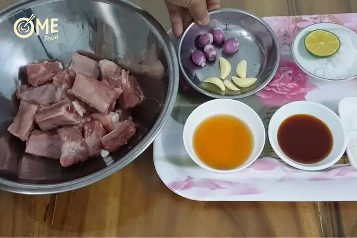 Cách Nấu Sườn Rim Nước Mắm Ngon Đậm Đà Chuẩn Vị Gia Đình